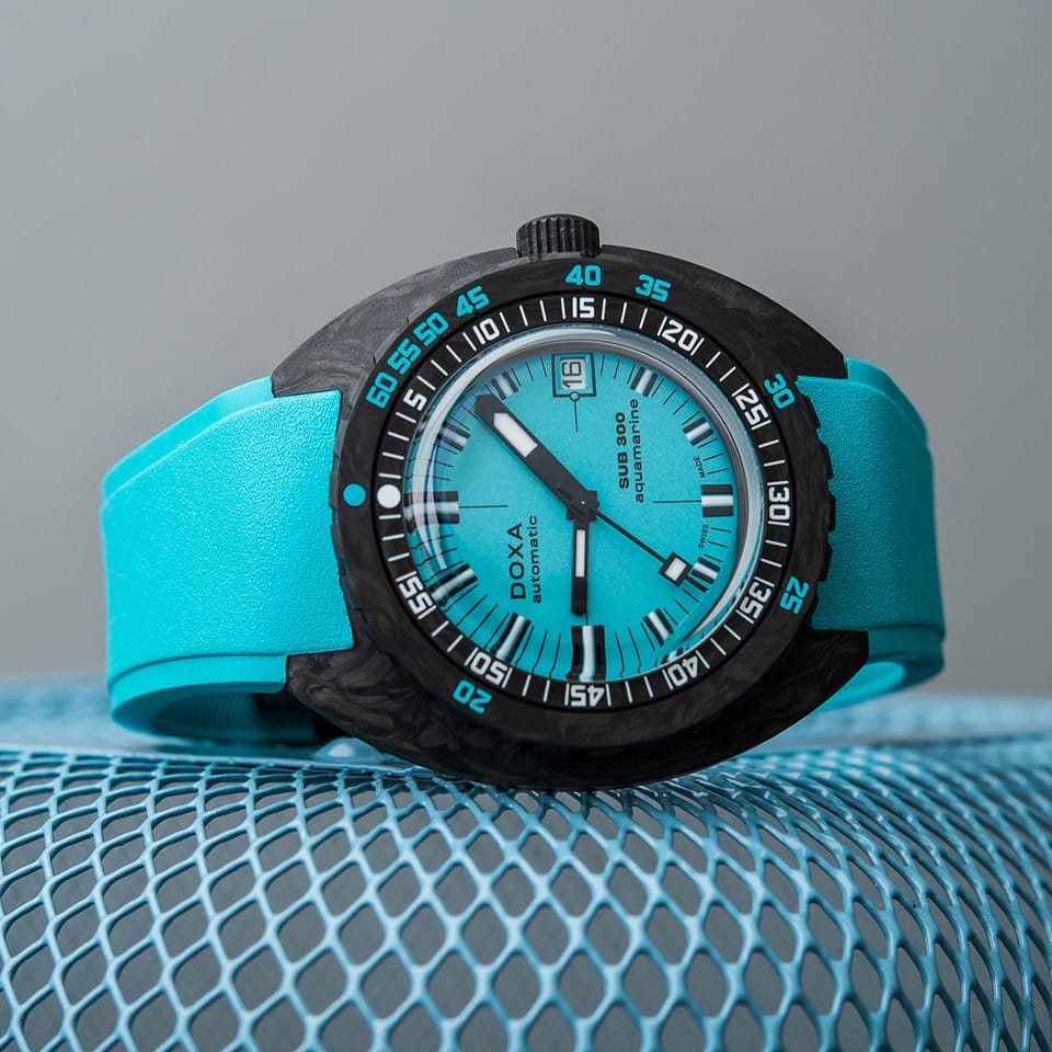 DOXA SUB 300 Carbon Aquamarine Chronometer 42.50mm Watch 822.70.241.25 - shot from the side showing the black bezel and blue rubber band