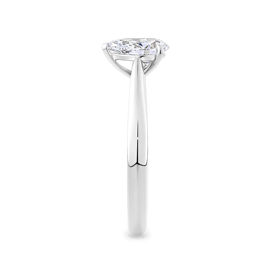 Pear Cut Diamond Engagement Ring in 18ct White Gold