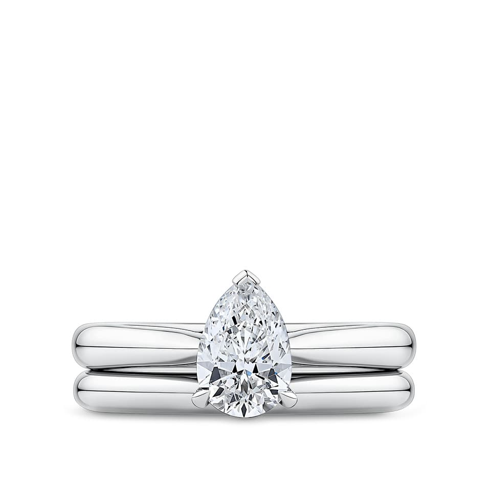 Pear Cut Diamond Engagement Ring in 18ct White Gold