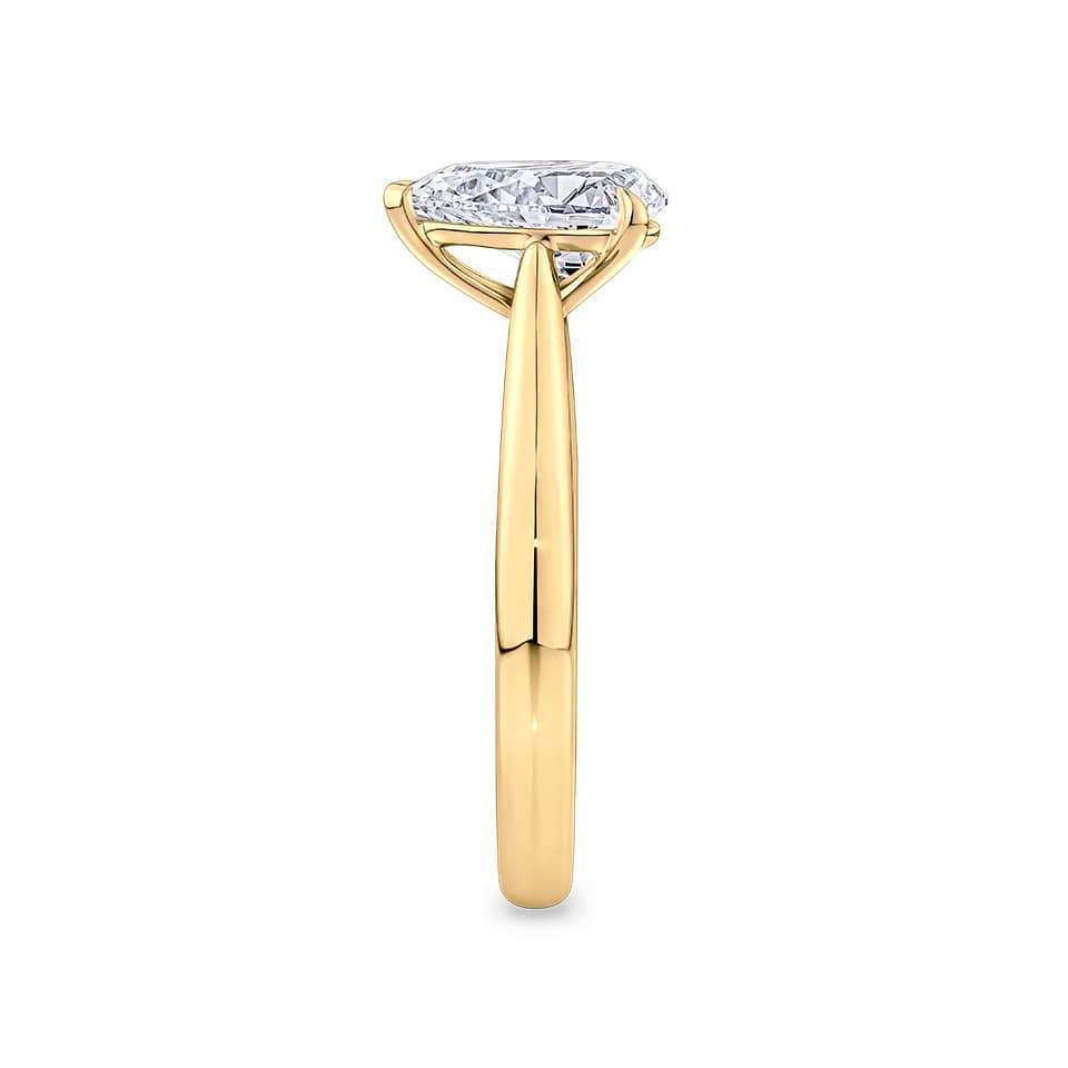 Pear Cut Diamond Engagement Ring in 18ct Yellow Gold