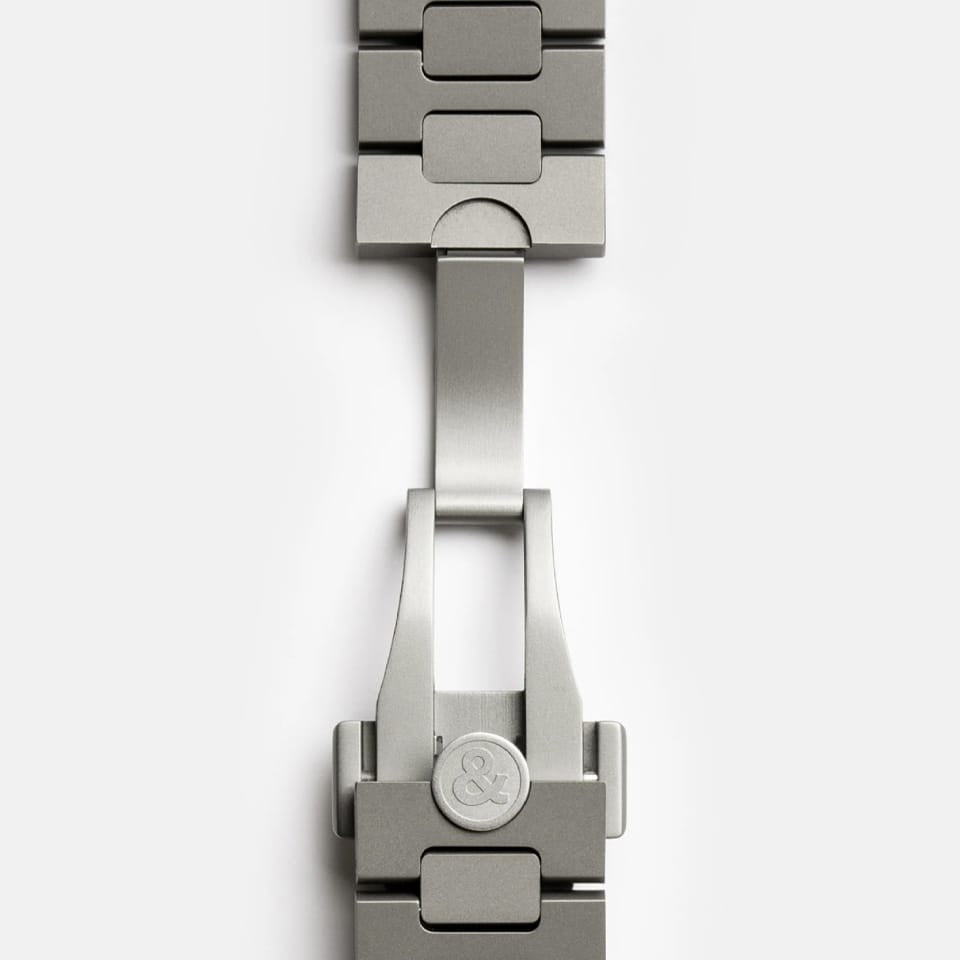 Bell & Ross BR-X5 Automatic 41mm Watch BRX5R-BL-TI/STI is fitted with a microblasted titanium deployant clasp on its titanium bracelet. The clasp finish matches the brushed detailing carried throughout the case and bracelet.