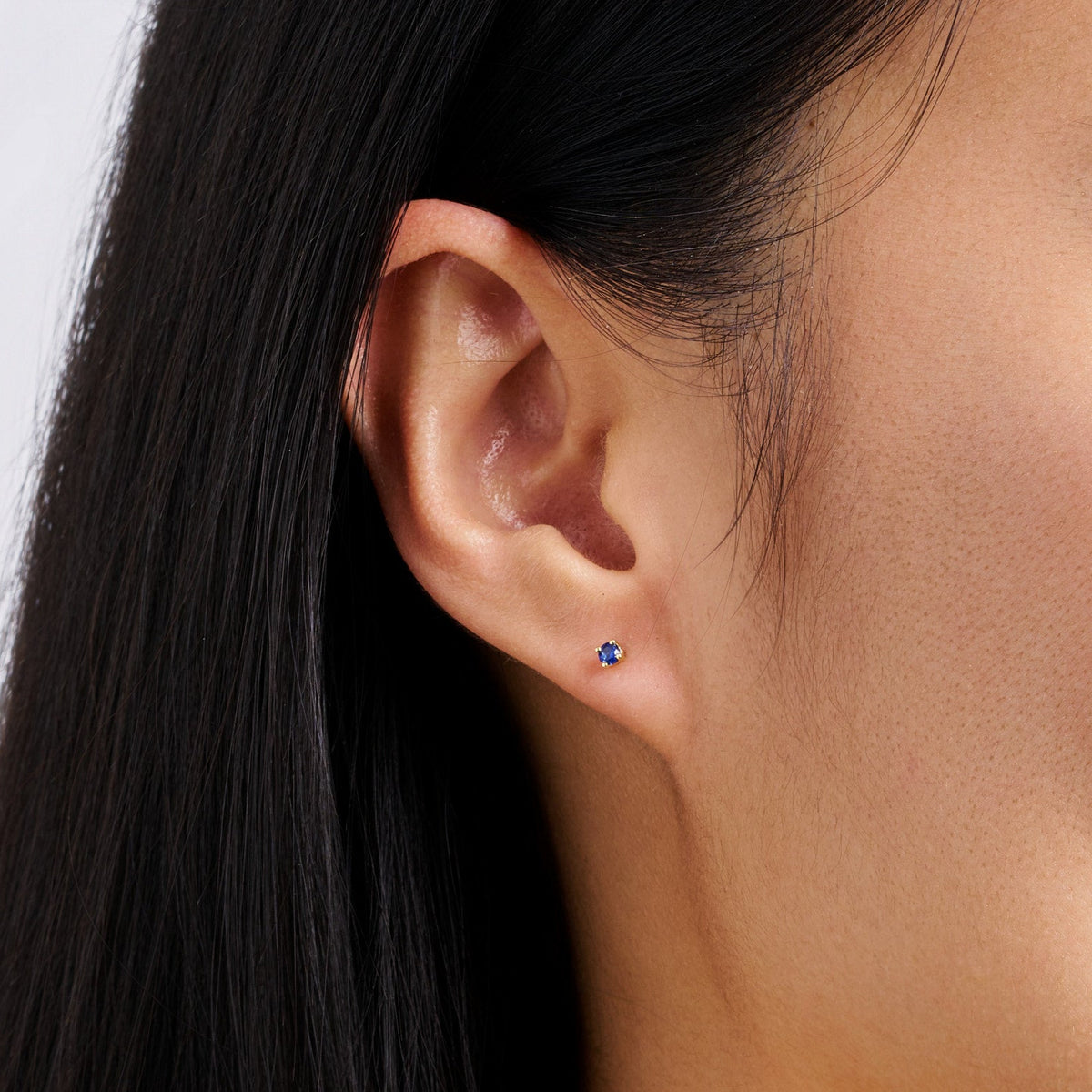 Sapphire Stud Earrings in 18ct Yellow Gold