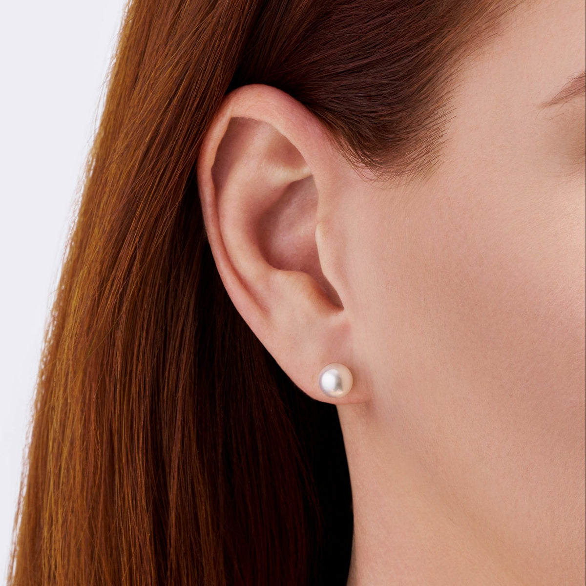 Akoya Pearl Stud Earrings in 18ct Yellow Gold