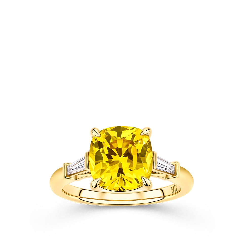 4.65 Carat Golden Sapphire and 0.14 Carat Diamond Ring in 18ct Yellow Gold