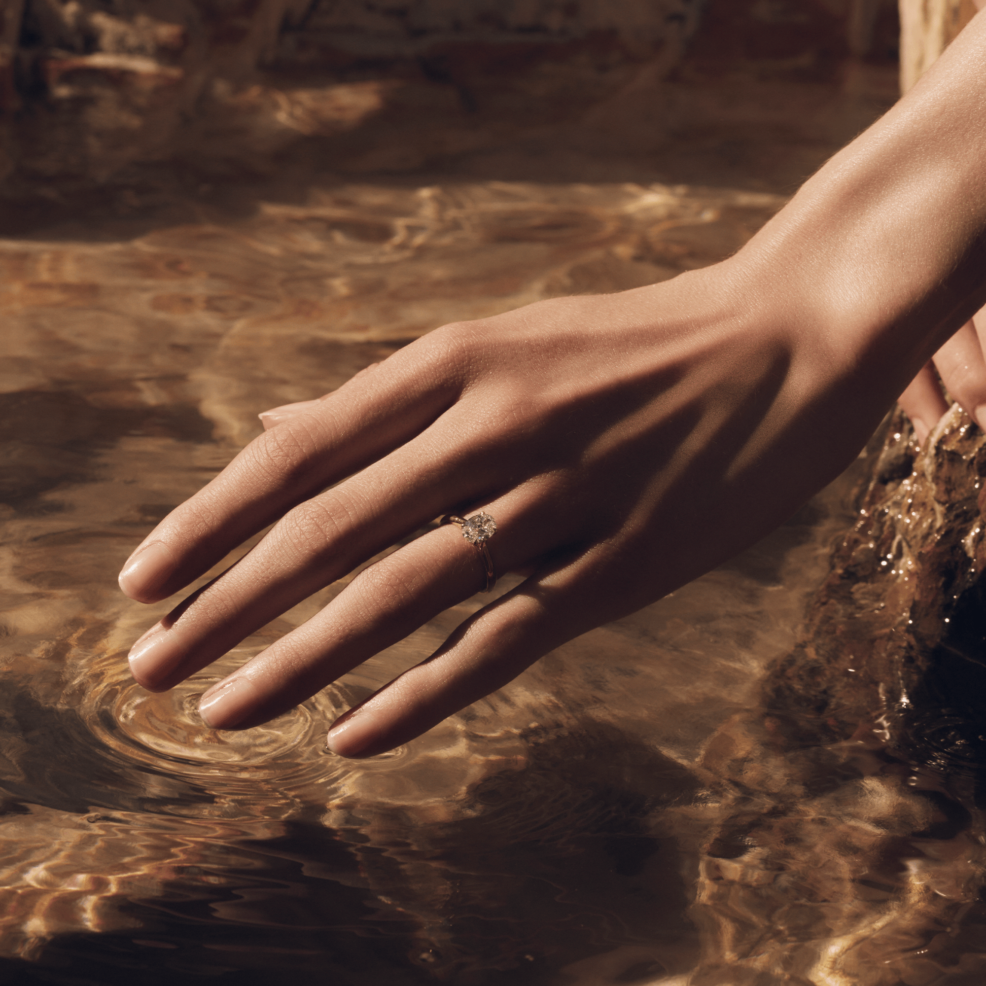 Oval Cut Diamond Engagement Ring in 18ct Yellow Gold