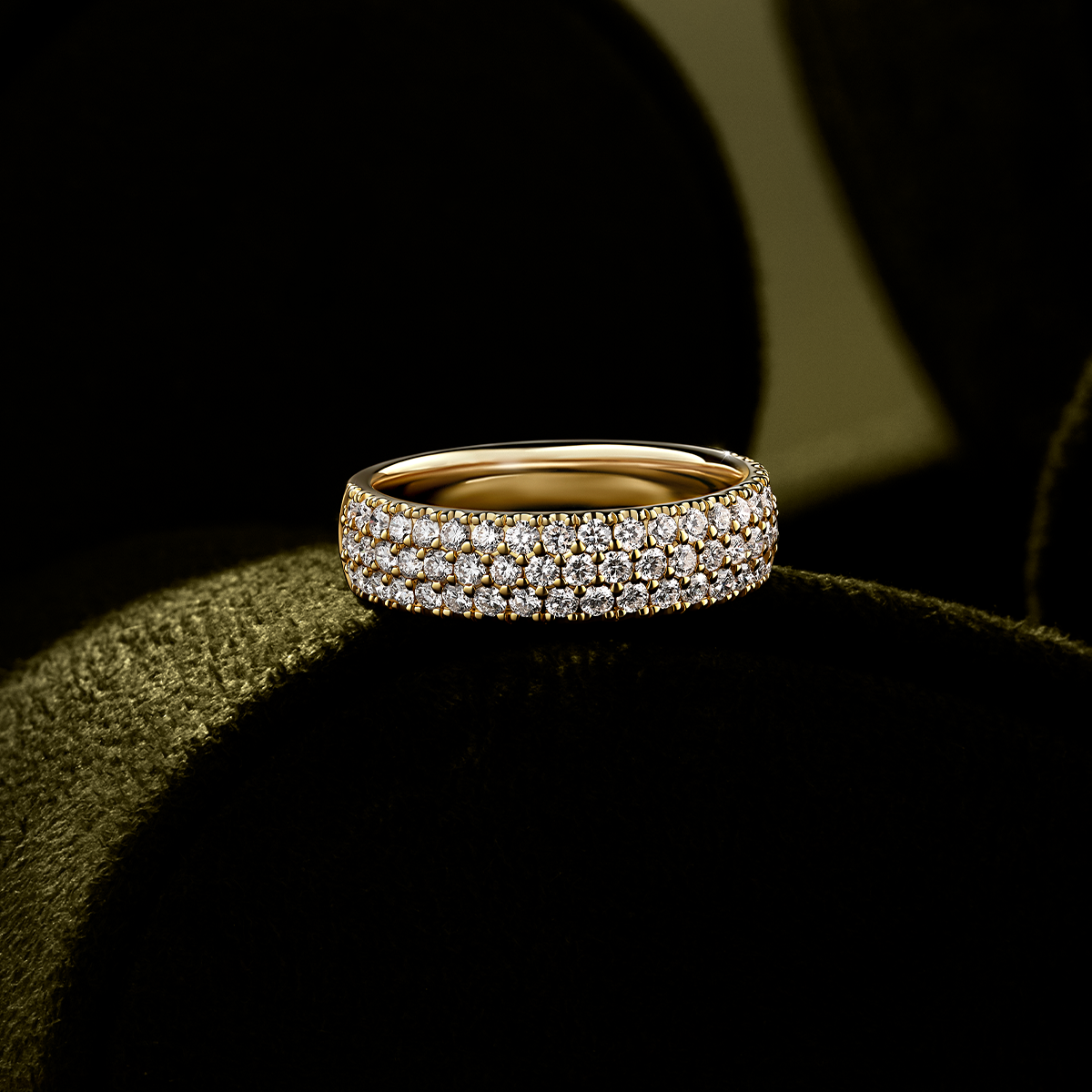 Quintessential 1.00 Carat TW Diamond Pave Ring in 18ct Yellow Gold