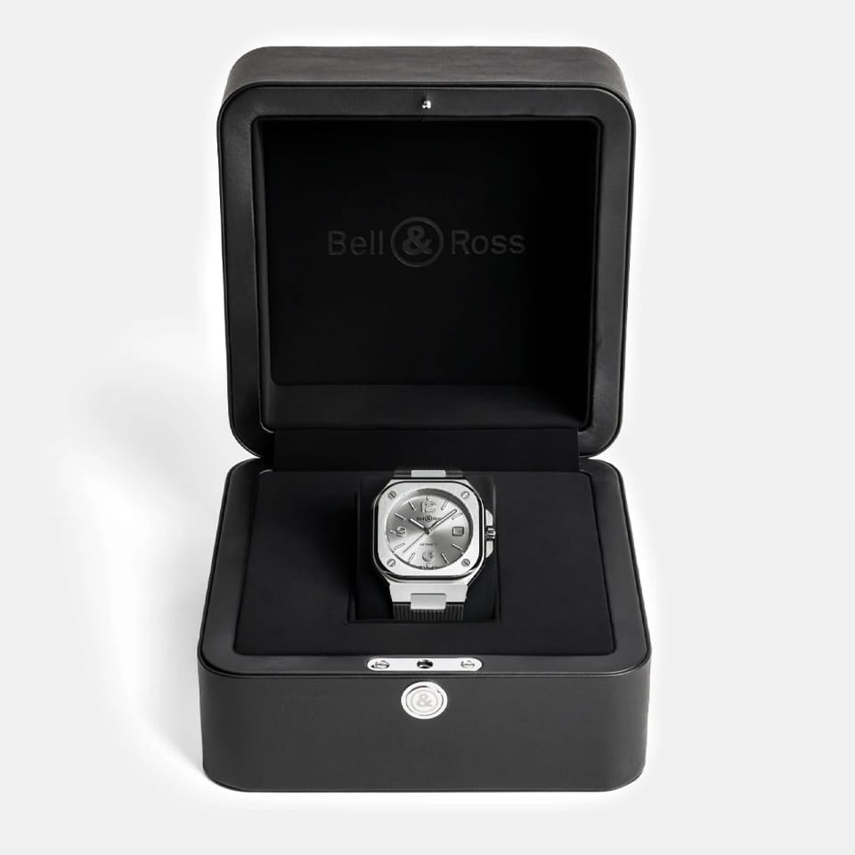 Bell & Ross BR-05 Automatic 40mm Watch BR05A-GR-ST/SRB is presented in its Bell & Ross packaging, ready for gifting or display. This 100m water-resistant timepiece pairs its 40mm steel case with a black rubber strap.