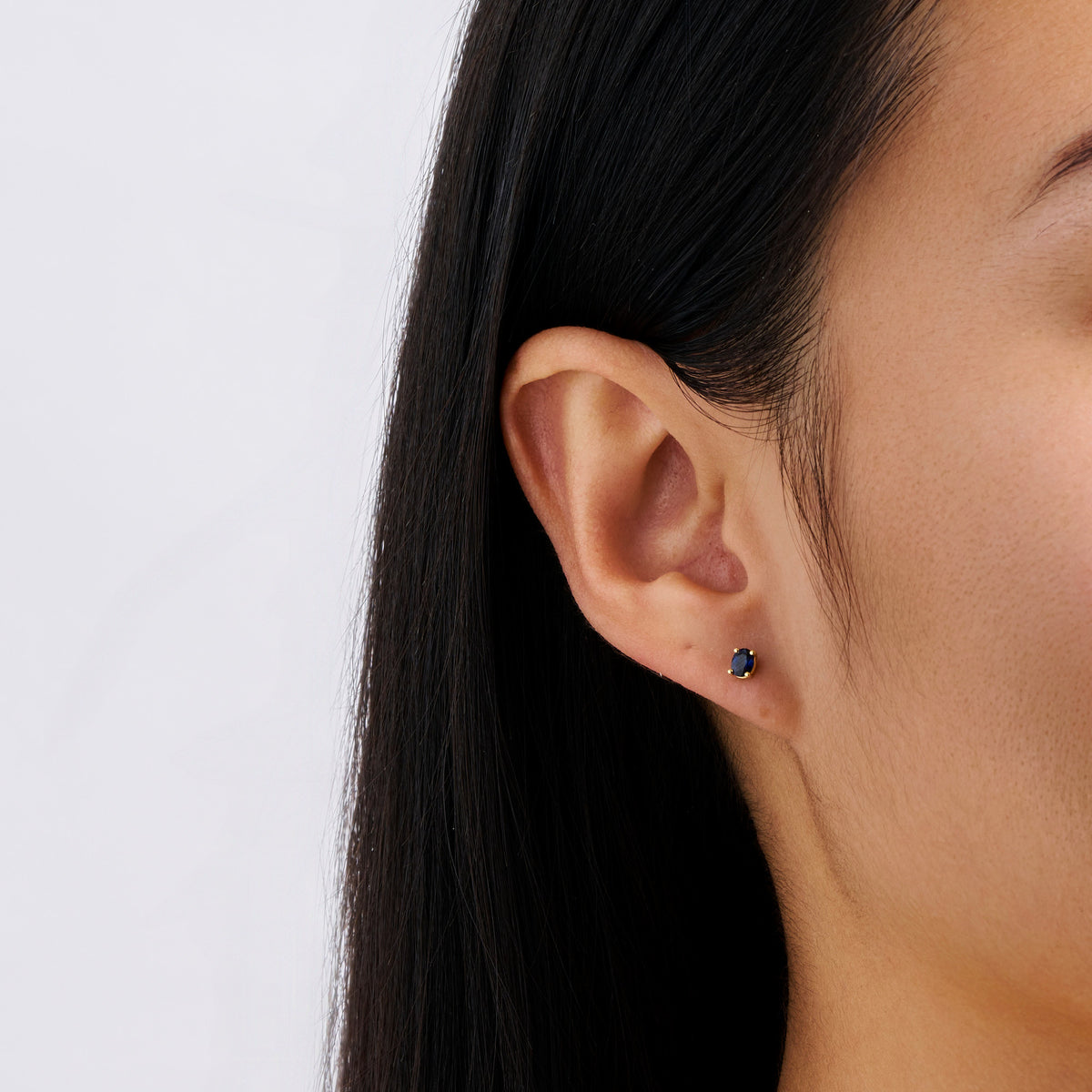 Sapphire Stud Earrings in 18ct Yellow Gold