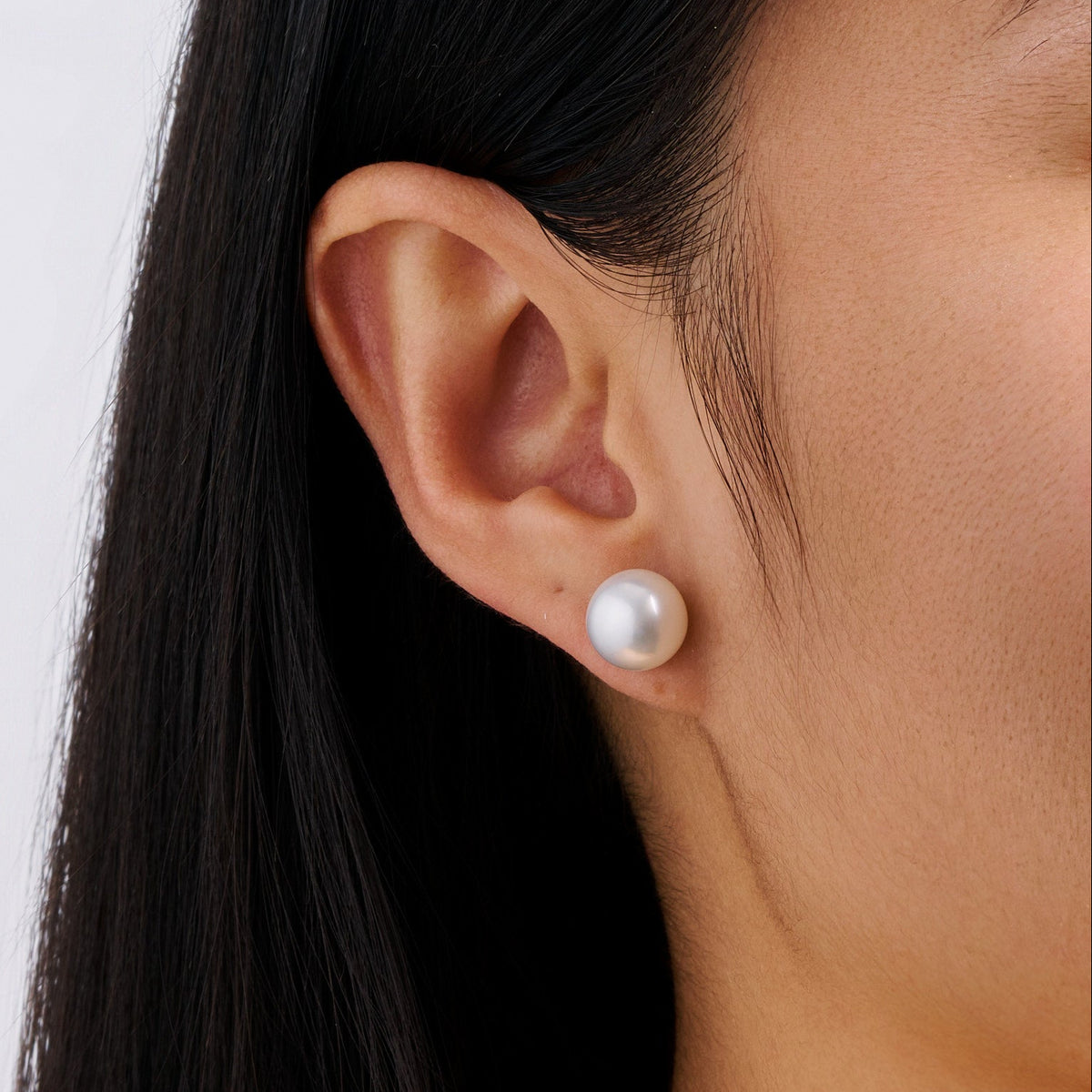 Australian South Sea Pearl Stud Earrings in 18ct Yellow Gold