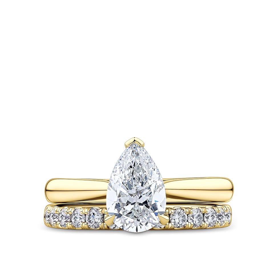Pear Cut Diamond Engagement Ring in 18ct Yellow Gold
