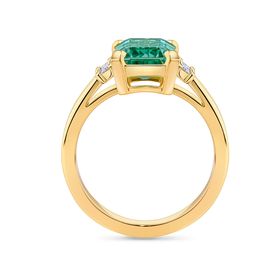3.89 Carat Green Beryl and 0.20 Carat Diamond Ring in 18ct Yellow Gold